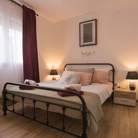 Apartments Flowers Krk Town Exterior foto