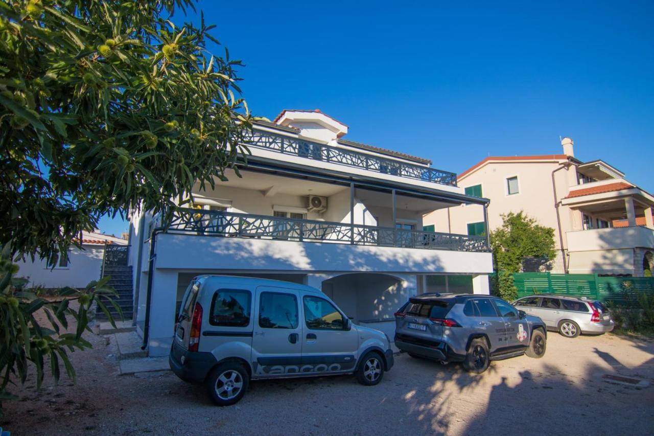 Apartments Flowers Krk Town Exterior foto