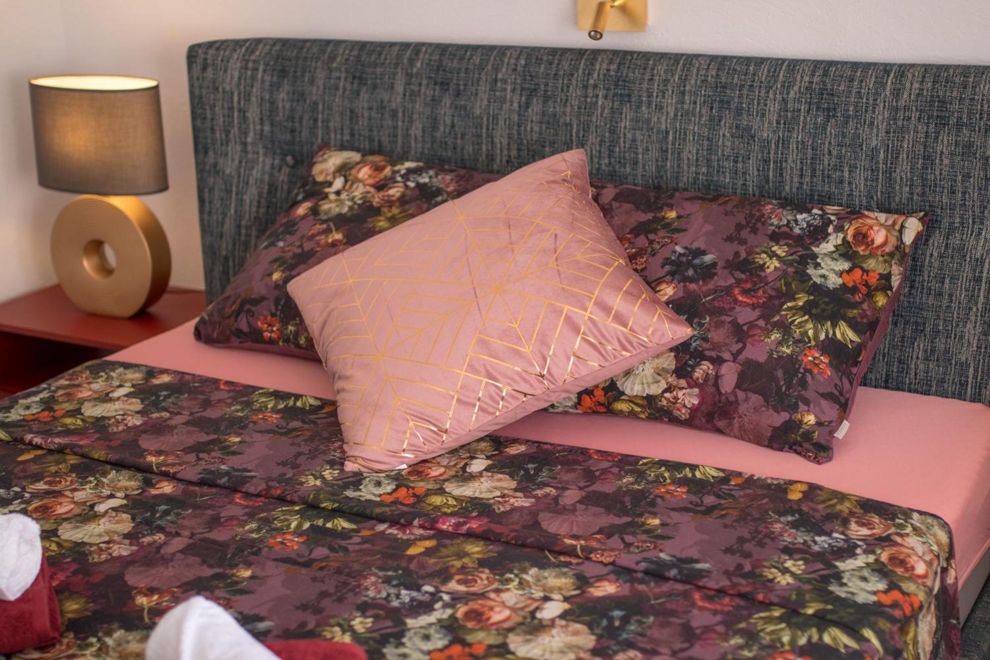 Apartments Flowers Krk Town Exterior foto